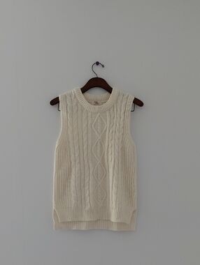 Cable Knit Sleeveless Sweater Vest in Ivory